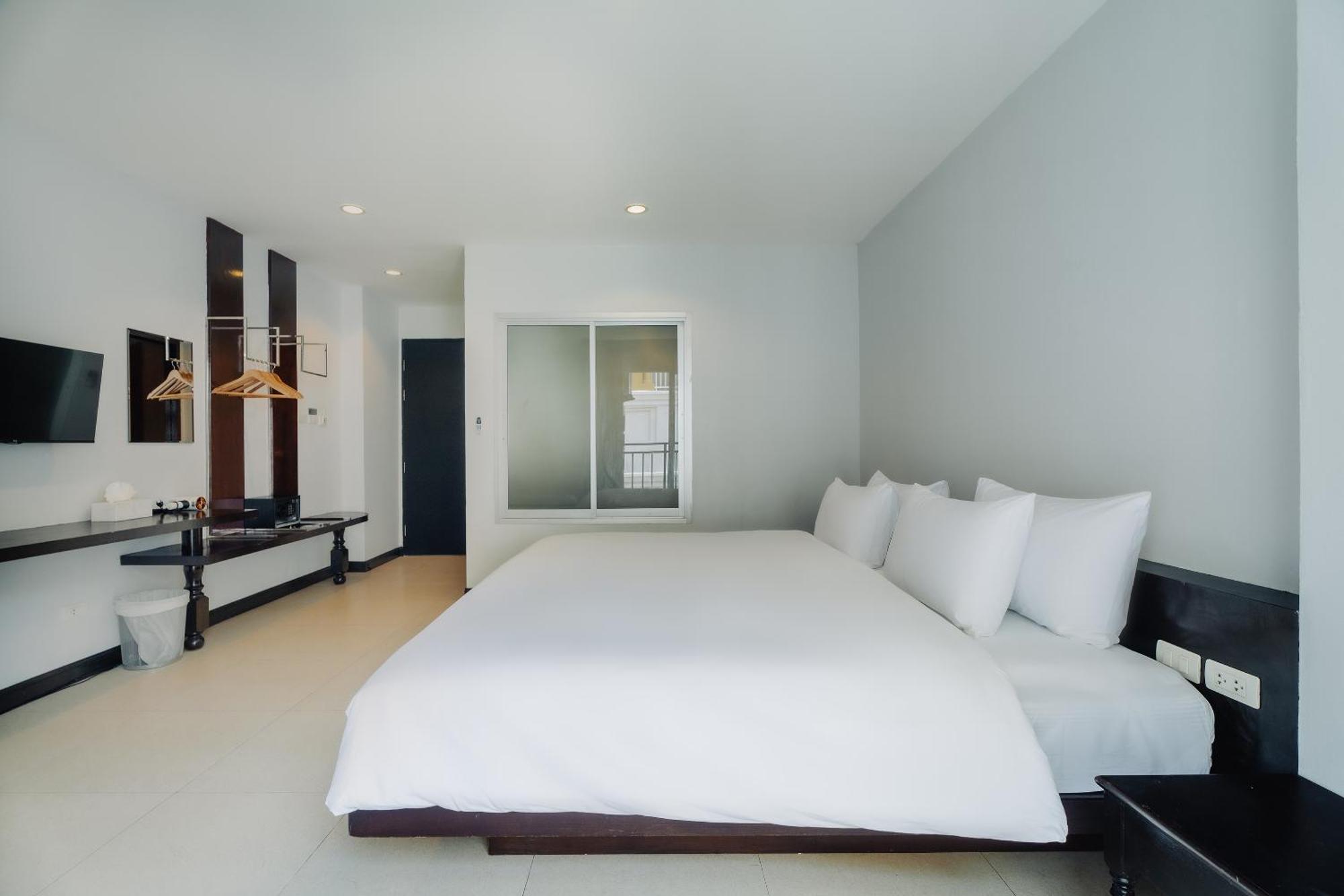 Di Yana Patong Hotel Екстериор снимка