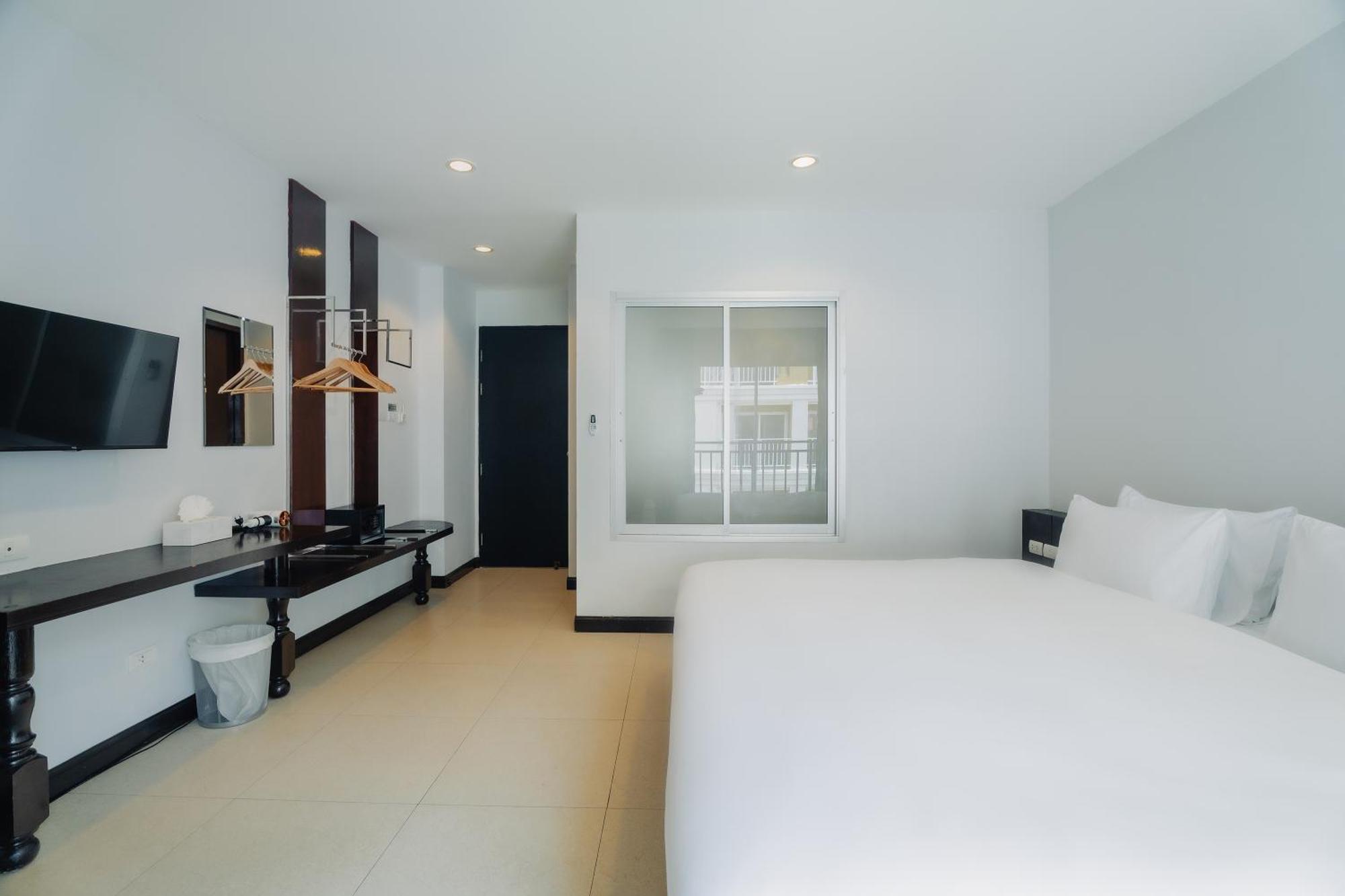 Di Yana Patong Hotel Екстериор снимка