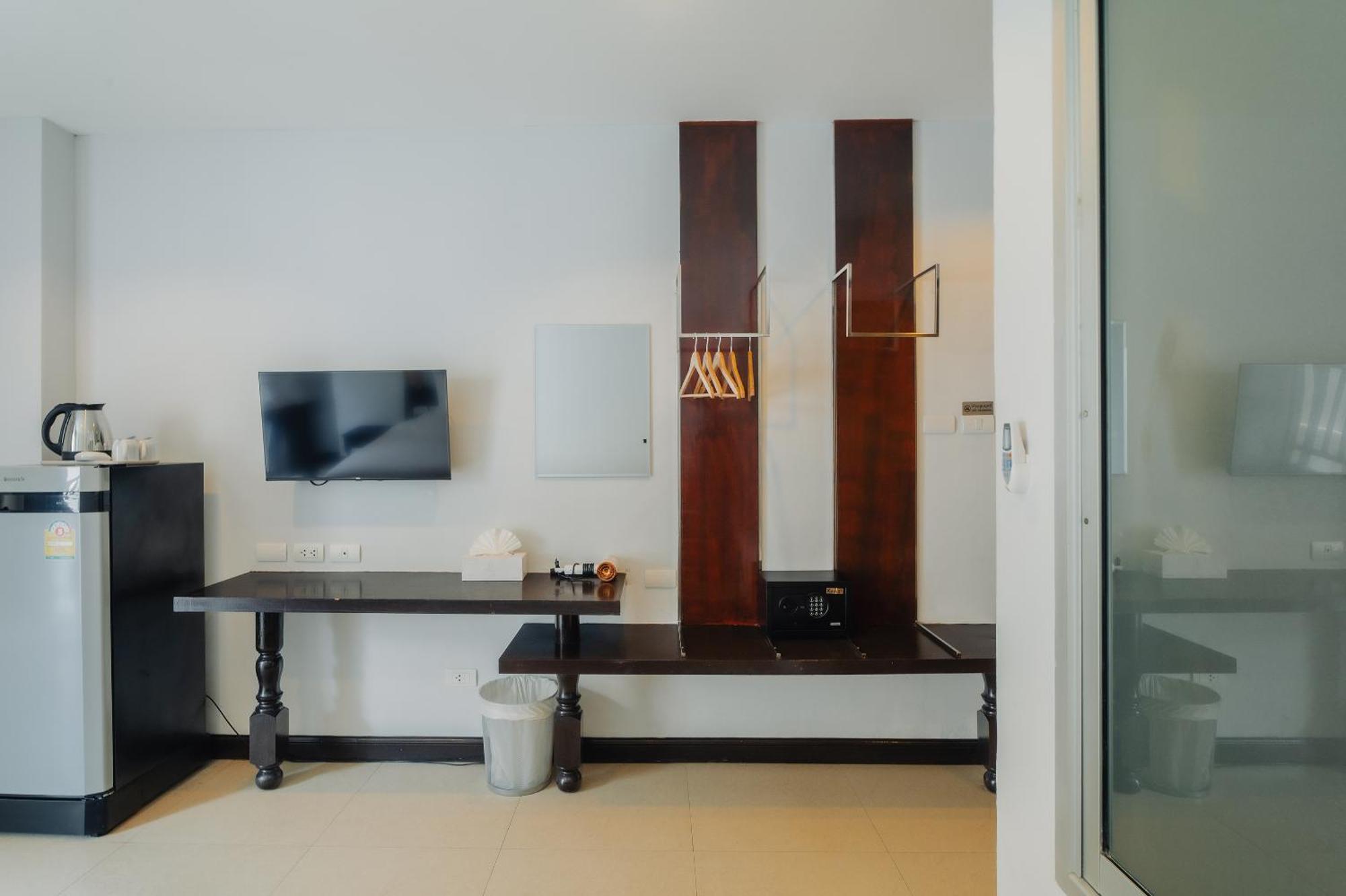Di Yana Patong Hotel Екстериор снимка
